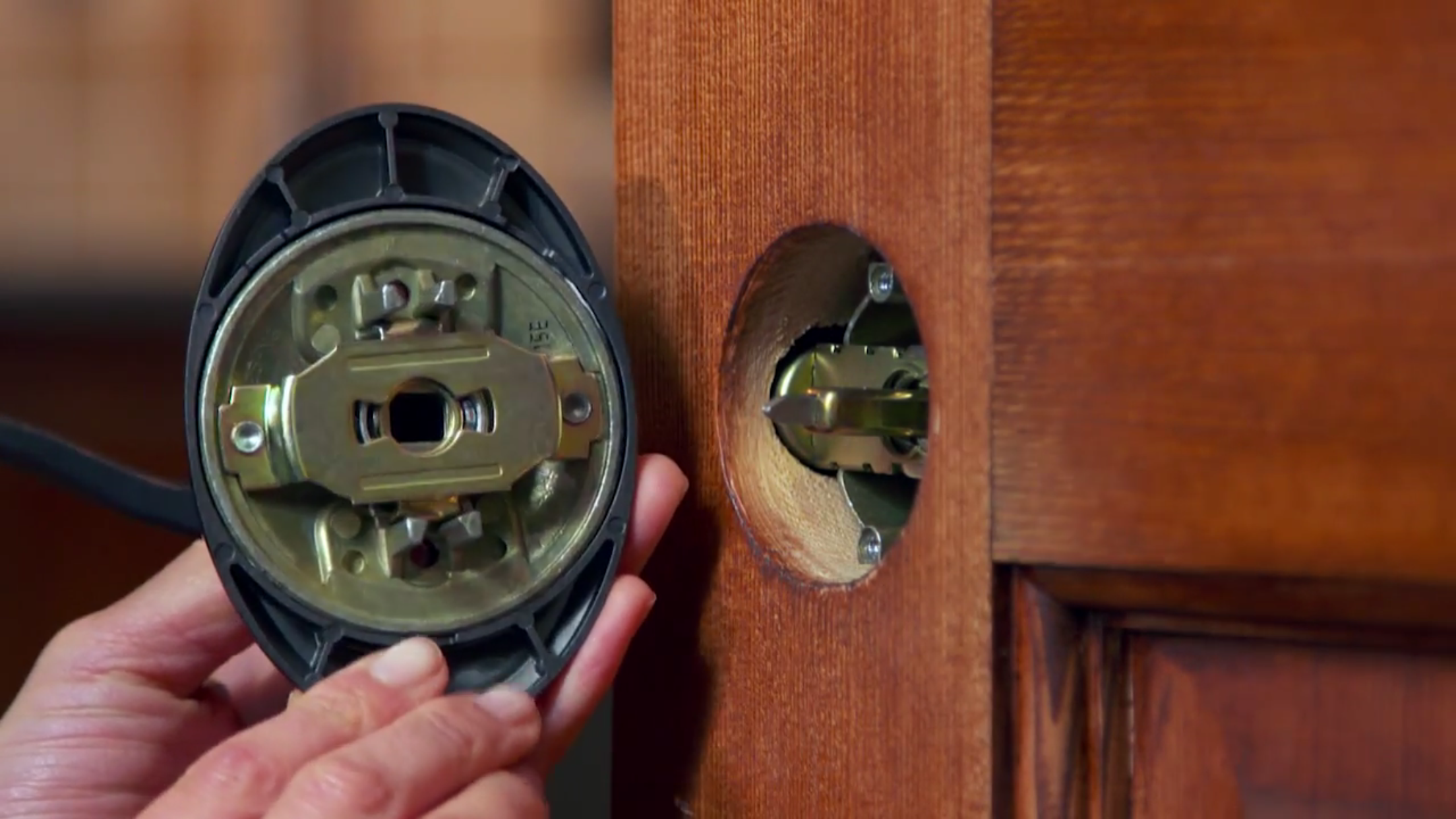 how to install door knobs