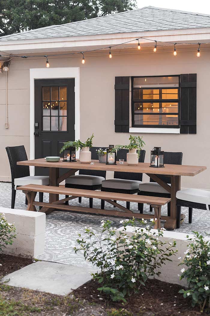 Jenna Sue Design backyard dining area with Schlage smart lock on back door.