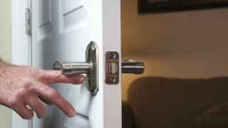 Schlage Custom™ Combined Interior Privacy Pin Tutorial (FC21)